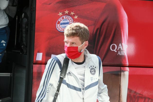 Sport Bilder des Tages Bayer Leverkusen vs. Bayern München 30. Spieltag Ankunft der Mannschaft von Bayern München am Kölner Hotel Hyatt, Thomas Müller (Bayern) 05.06.2020