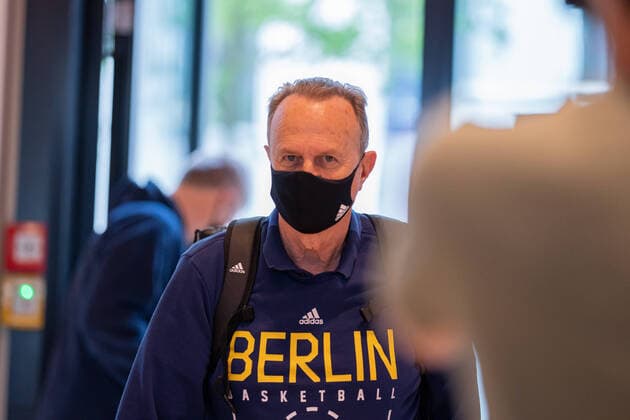 05.06.2020 Basketball easyCredit BBL Final-Turnier Basketball München 05.06.2020 Saison 2019 2020 easyCredit BBL Final-Turnier 2020 Ankunft des Basketball Bundesligisten ALBA Berlin im Teamhotel Leonardo Royal München AITO GARCIA RENESES (Headcoach ALBA Berlin) Foto: Ulf Duda München Deutschland
