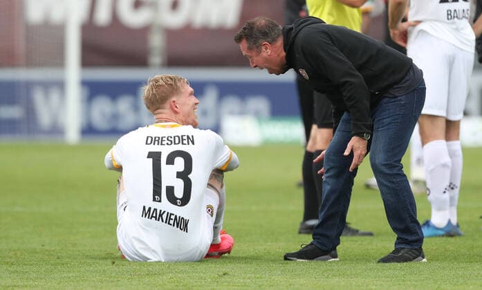 Sport Themen der Woche KW23 Sport Bilder des Tages Fussball - 2. Bundesliga - SV Wehen Wiesbaden - SG Dynamo Dresden Fussball - 2. Bundesliga - SV Wehen Wiesbaden - SG Dynamo Dresden - 06.06.2020, Siegtorschütze Simon Makienok und Trainer Markus Kauczinski (DD), Bildnachweis: Halisch rscp-photo Pool via Eibner-Pressefoto via Eibner-Pressefoto DFL regulations prohibit any use of photographs as image sequences and or quasi-video. EDITORIAL USE ONLY. National and international News-Agencies OUT. Wiesbaden BRITA - Arena Hessen Germany