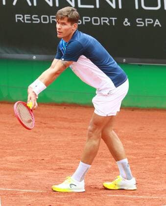 Daniel Masur beim Aufschlag Tennis München Großhesselohe Tannenhof Resort German Men’s Series 09.06.2020