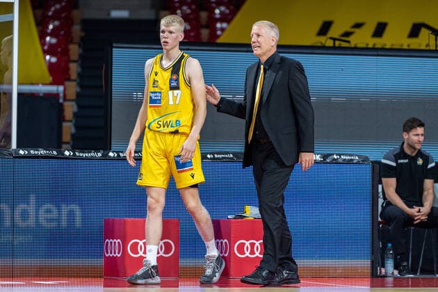 Basketball easyCredit BBL Final-Turnier Basketball München 09.06.2020 Saison 2019 2020 easyCredit BBL Final-Turnier 2020 Vorrunde Gruppe B Spieltag 2 MHP Riesen Ludwigsburg - Fraport Skyliners Jacob Patrick (Ludwigsburg (Nr. 17) John Patrick (Ludwigsburg, Trainer) München Audi-Dome Deutschland