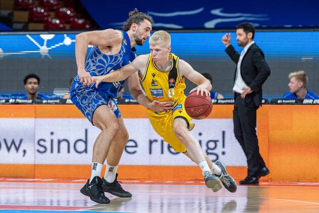 Basketball easyCredit BBL Final-Turnier Basketball München 09.06.2020 Saison 2019 2020 easyCredit BBL Final-Turnier 2020 Vorrunde Gruppe B Spieltag 2 MHP Riesen Ludwigsburg - Fraport Skyliners Marco Völler (Frankfurt, No.33) Voeller Voller Jacob Patrick (Ludwigsburg (Nr. 17) München Audi-Dome Deutschland