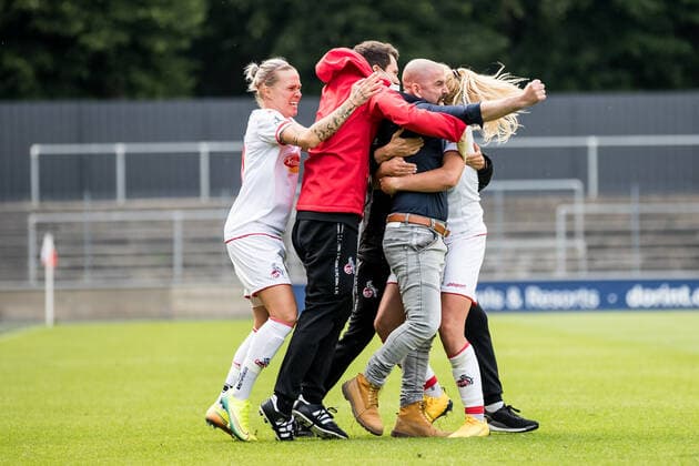 FLYERALARM Frauen Fussball Bundesliga; 1. FC Koeln - FF USV Jena; 10.06.2020 Rachel Rinast ( 31, 1. FC Koeln) trifft zum 1:0 - Jubel beim FC Koeln FLYERALARM Frauen Fussball Bundesliga, 1. FC Koeln - FF USV Jena, Koeln, Franz-Kremer-Stadion DFL REGULATIONS PROHIBIT ANY USE OF PHOTOGRAPHS AS IMAGE SEQUENCES AND OR QUASI-VIDEO. Copyright: xBEAUTIFULxSPORTS Wunderlx