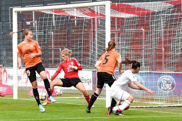 Sport Bilder des Tages Rachel Rinast (Köln, 31), nicht im Bild, not pictured, erzielt das 1:0 durch einen direkt verwandelten Eckball, Treffer, Torerfolg, Action, Aktion, Spielszene, 10.06.2020, Köln (Deutschland), Fussball, Flyeralarm Frauen-Bundesliga, 1. FC Köln - FF USV Jena, DFB DFL REGULATIONS PROHIBIT ANY USE OF PHOTOGRAPHS AS IMAGE SEQUENCES AND OR QUASI-VIDEO.