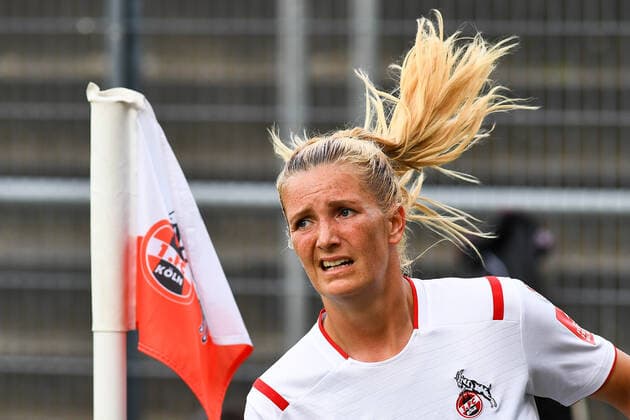 Rachel Rinast (Köln, 31) mit Schmerzen nach einem Foul, racked with pain, 10.06.2020, Köln (Deutschland), Fussball, Flyeralarm Frauen-Bundesliga, 1. FC Köln - FF USV Jena, DFB DFL REGULATIONS PROHIBIT ANY USE OF PHOTOGRAPHS AS IMAGE SEQUENCES AND OR QUASI-VIDEO.