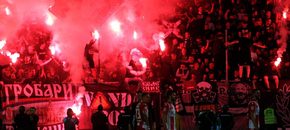 Bilder des Jahres 2020, Sport 06 Juni Sport Themen der Woche KW24 Sport Bilder des Tages 10.06.2020 Belgrade(Serbia) FK Partizan-FK Crvena Zvezda(Red Star) semi final national cup kup Srbije men s football Partizan fans with torches : 