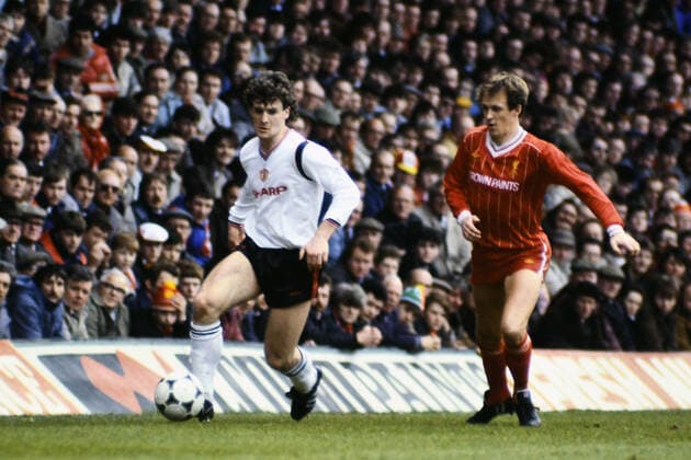 MARK HUGHES, Manchester Utd, PHIL NEAL, Liverpool, First Division, Liverpool vs Manchester Utd 0-1, Liverpool FIRST DIVISION 1984-85 LIVERPOOL-MANCHESTER UTD 0-1