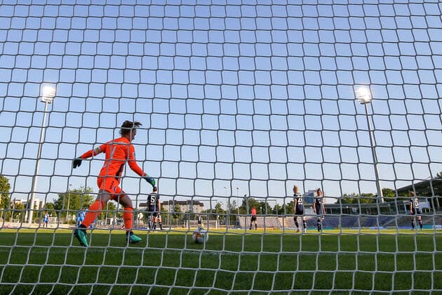 xjfx 12.06.2020 Fussball Frauen Flyeralarm 1.Bundesliga, 1.FFC Frankfurt - MSV Duisburg v.l., Torfrau Meike Kämper (MSV Duisburg), Symbolbild, Hintertorkamera, Fussball (DFL DFB REGULATIONS PROHIBIT ANY USE OF PHOTOGRAPHS as IMAGE SEQUENCES and or QUASI-VIDEO) *** xjfx 12 06 2020 Football Women Flyeralarm 1 Bundesliga, 1 FFC Frankfurt MSV Duisburg v l , Goalie Meike Kämper MSV Duisburg , Symbol picture, Backgoal camera, Football DFL DFB REGULATIONS PROHIBIT ANY USE OF PHOTOGRAPHS as IMAGE SEQUENCES and or QUASI VIDEO Copyright: JoaquimxFerreira