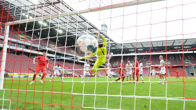 Bilder des Jahres 2020, Sport 06 Juni Sport Themen der Woche KW24 Sport Bilder des Tages 1. FC Koeln - 1. FC Union Berlin, 13.06.2020 Marvin Friedrich (Berlin, m.) trifft per Kopf gegen Torwart Timo Horn (1. FC Koeln). Fussball: 1. Bundesliga: Saison 19 20: 31. Spieltag: 1. FC Koeln - 1. FC Union Berlin, 13.06.2020 Foto: Matthias Koch POOL DFL REGULATIONS PROHIBIT ANY USE OF PHOTOGRAPHS AS IMAGE SEQUENCES AND OR QUASI VIDEO EDITORIAL USE ONLY NATIONAL AND INTERNATIONAL NEWS AGENCIES OUT Koeln NRW Deutschland *** 1 FC Koeln 1 FC Union Berlin, 13 06 2020 Marvin Friedrich Berlin, m scores per head against goalkeeper Timo Horn 1 FC Koeln Sport Fussball 1 Bundesliga season 19 20 31 Matchday 1 FC Koeln 1 FC Union Berlin, 13 06 2020 Photo Matthias Koch POOL DFL REGULATIONS PROHIBIT ANY USE OF PHOTOGRAPHS AS IMAGE SEQUENCES AND OR QUASI VIDEO EDITORIAL USE ONLY NATIONAL AND INTERNATIONAL NEWS AGENCIES OUT Koeln NRW Germany Poolfoto Matthias Koch POOL ,EDITORIAL USE ONLY