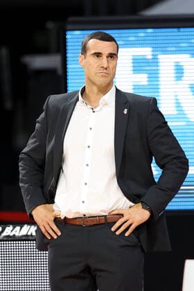 BBL Finalturnier 2020, Brose Bamberg - RASTA Vechta Deutschland, Muenchen, Audi Dome, 15.06.2020, BBL Finalturnier 2020, Brose Bamberg - RASTA Vechta Bild: v. li. Head Coach Roel Moors (Brose Bamberg) Foto: Heiko Becker HMB Media Pool National and international News-Agencies OUT - Editorial Use ONLY Muenchen Audi Dome Bayern Deutschland
