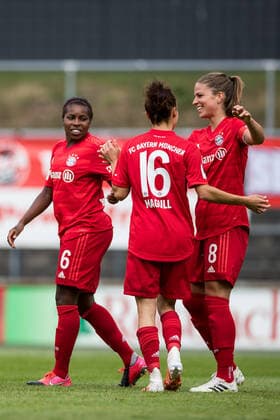 FLYERALARM Frauen Fussball Bundesliga; 1. FC Koeln - FC Bayern Muenchen; 17.06.2020 Jubel beim FC Bayern Muenchen zum 0:1 durch Melanie Leupolz ( 8, FC Bayern Muenchen) FLYERALARM Frauen Fussball Bundesliga, 1. FC Koeln - FC Bayern Muenchen, Koeln, Franz-Kremer-Stadion DFL REGULATIONS PROHIBIT ANY USE OF PHOTOGRAPHS AS IMAGE SEQUENCES AND OR QUASI-VIDEO. Copyright: xBEAUTIFULxSPORTS Wunderlx