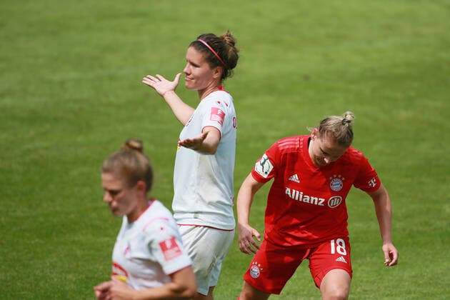 1.FC Köln vs. Bayern München Fussball 1. Bundesliga Frauen Mitte: Lucia Ondrusova (1.FC Köln), 17.06.2020