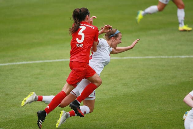 1.FC Köln vs. Bayern München Fussball 1. Bundesliga Frauen von links: Boye Soerensen (Bayern), Sonja Giraud (1.FC Köln), 17.06.2020