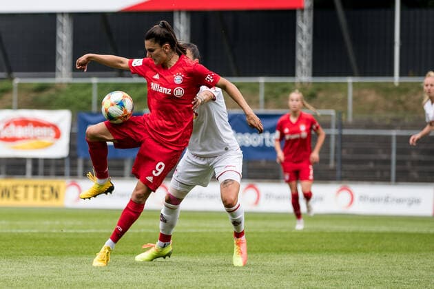 FLYERALARM Frauen Fussball Bundesliga; 1. FC Koeln - FC Bayern Muenchen; 17.06.2020 Jovana Damnjanovic ( 9, FC Bayern Muenchen), Francesca Calo ( 2, 1. FC Koeln) FLYERALARM Frauen Fussball Bundesliga, 1. FC Koeln - FC Bayern Muenchen, Koeln, Franz-Kremer-Stadion DFL REGULATIONS PROHIBIT ANY USE OF PHOTOGRAPHS AS IMAGE SEQUENCES AND OR QUASI-VIDEO. Copyright: xBEAUTIFULxSPORTS Wunderlx