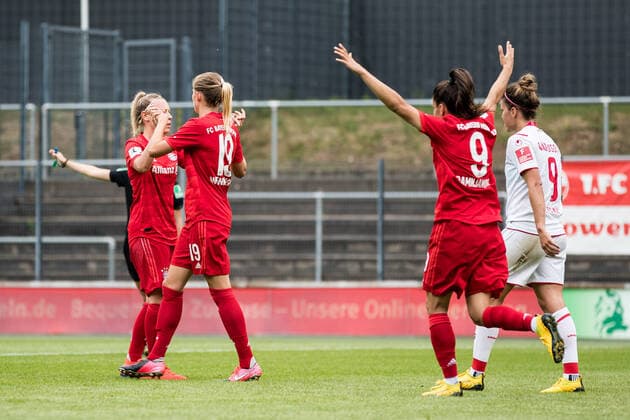 FLYERALARM Frauen Fussball Bundesliga; 1. FC Koeln - FC Bayern Muenchen; 17.06.2020 Jubel beim FC Bayern Muenchen zum 0:3 durch Carina Wenninger ( 19, FC Bayern Muenchen) FLYERALARM Frauen Fussball Bundesliga, 1. FC Koeln - FC Bayern Muenchen, Koeln, Franz-Kremer-Stadion DFL REGULATIONS PROHIBIT ANY USE OF PHOTOGRAPHS AS IMAGE SEQUENCES AND OR QUASI-VIDEO. Copyright: xBEAUTIFULxSPORTS Wunderlx
