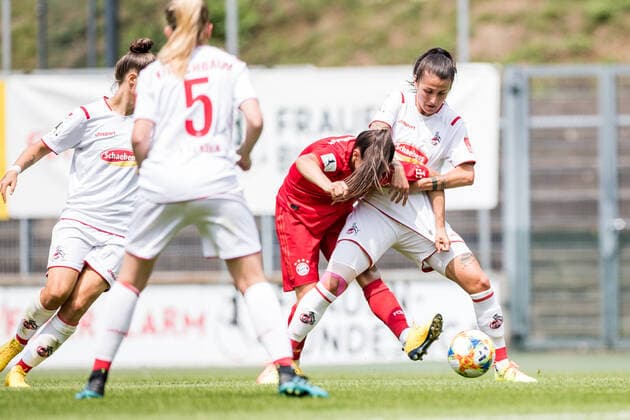 FLYERALARM Frauen Fussball Bundesliga; 1. FC Koeln - FC Bayern Muenchen; 17.06.2020 Jovana Damnjanovic ( 9, FC Bayern Muenchen), Francesca Calo ( 2, 1. FC Koeln) FLYERALARM Frauen Fussball Bundesliga, 1. FC Koeln - FC Bayern Muenchen, Koeln, Franz-Kremer-Stadion DFL REGULATIONS PROHIBIT ANY USE OF PHOTOGRAPHS AS IMAGE SEQUENCES AND OR QUASI-VIDEO. Copyright: xBEAUTIFULxSPORTS Wunderlx