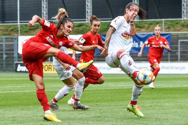 v.li.: Jovana Damnjanovic (FCB, 9), Francesa Calo (Köln, 2), Zweikampf, Duell, duel, tackle, tackling, Dynamik, Action, Aktion, 17.06.2020, Köln (Deutschland), Fussball, Flyeralarm Frauen-Bundesliga, 1. FC Köln - FC Bayern München, DFB DFL REGULATIONS PROHIBIT ANY USE OF PHOTOGRAPHS AS IMAGE SEQUENCES AND OR QUASI-VIDEO.