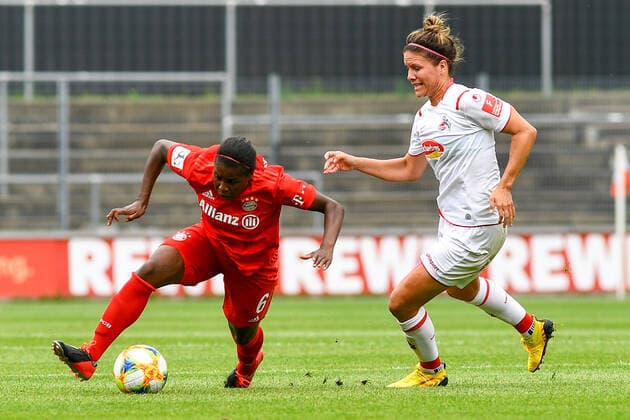 v.li.: Lineth Beerensteyn (FCB, 6), Lucia Ondrusova (Köln, 9), Zweikampf, Duell, duel, tackle, tackling, Dynamik, Action, Aktion, 17.06.2020, Köln (Deutschland), Fussball, Flyeralarm Frauen-Bundesliga, 1. FC Köln - FC Bayern München, DFB DFL REGULATIONS PROHIBIT ANY USE OF PHOTOGRAPHS AS IMAGE SEQUENCES AND OR QUASI-VIDEO.