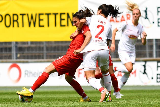 v.li.: Jovana Damnjanovic (FCB, 9), Francesa Calo (Köln, 2), Zweikampf, Duell, duel, tackle, tackling, Dynamik, Action, Aktion, 17.06.2020, Köln (Deutschland), Fussball, Flyeralarm Frauen-Bundesliga, 1. FC Köln - FC Bayern München, DFB DFL REGULATIONS PROHIBIT ANY USE OF PHOTOGRAPHS AS IMAGE SEQUENCES AND OR QUASI-VIDEO.