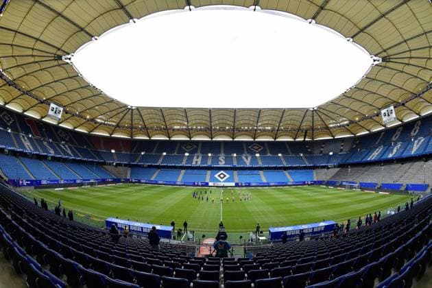 Fussball Schweigeminute fuer die Opfer der Corona-Pandemie vor eeren Raengen im Volksparkstadion Hamburg, 24.05.2020, Fussball 2. Bundesliga, Hamburger SV - DSC Arminia Bielefeld 0:0 Hamburg