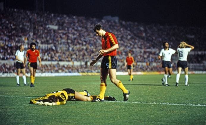 EM 1980 Deutschland - Belgien Italien, Rom, 22.06.1980, Fussball, UEFA EM 1980 in Italien, Finale, DFB Deutschland - Belgien (2:1): v.l. Jean-Marie Pfaff, Michel Renquin (beide Belgien).