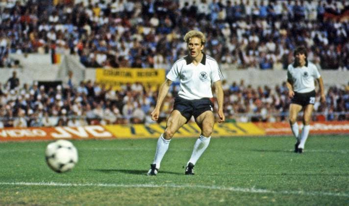 EM 1980 Deutschland - Belgien Italien, Rom, 22.06.1980, Fussball, UEFA EM 1980 in Italien, Finale, DFB Deutschland - Belgien (2:1): Karl-Heinz Rummenigge (Deutschland).