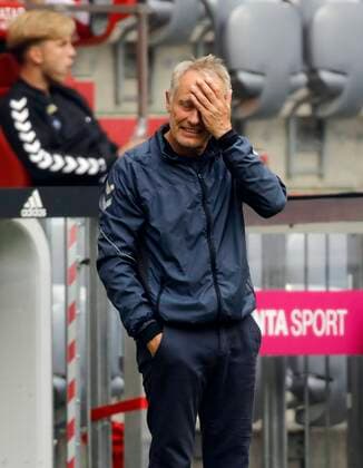 Bilder des Jahres 2020, Sport 06 Juni Sport Themen der Woche KW25 Sport Bilder des Tages Trainer Christain Streich Fussball 1.Bundesliga FC BAYERN MUENCHEN - SC FREIBURG Muenchen, Deutschland, 20 . Juni 2020, , FC BAYERN MUENCHEN - SC FREIBURG , 1.Bundesliga, Saison 2019 2020, 33.Spieltag, Foto: Hans Rauchensteiner Pool Abdruck honorarpflichtig, Copyright by Foto RAUCHENSTEINER, , Important: DFL REGULATIONS PROHIBIT ANY USE OF PHOTOGRAPHS as IMAGE SEQUENCES and or QUASI-VIDEO - National and international News-Agencies OUT Editorial Use ONLY Muenchen Allianz Arena Bayern Deutschland *** Football 1 Bundesliga FC BAYERN MUENCHEN SC FREIBURG Munich, Germany, 20 June 2020, , FC BAYERN MUENCHEN SC FREIBURG , 1 Bundesliga, Season 2019 2020, 33 Matchday, Photo Hans Rauchensteiner Pool Reprint fee required, Copyright by Foto RAUCHENSTEINER, Fachnerstrasse 9, 80686 Muenchen, Germany, Tel 0049 89 54763714, email rauchensteiner@online de, Stadtsparkasse München, , Important DFL REGULATIONS PROHIBIT ANY USE OF PHOTOGRAPHS as IMAGE SEQUENCES and or QUASI VIDEO National and international News Agencies OUT Editorial Use ONLY Munich Allianz Arena Bayern Germany Poolfoto Hans Rauchensteiner Foto Rauchensteiner Pool ,EDITORIAL USE ONLY