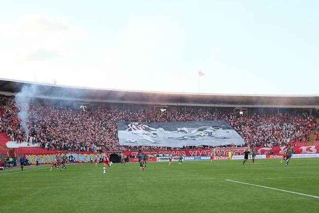 SUPPORTERS of Crvena zvezda in action during national championship match against Proleter Novi sad at Rajko Mitic stadium, Belgrade 20.06.2020 MarkoxMetlas 