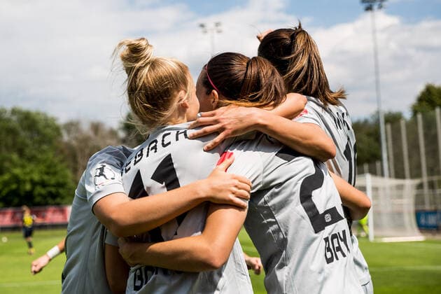 FLYERALARM Frauen Fussball Bundesliga; Bayer 04 Leverkusen - 1. FC Koeln; 21.06.2020 Ivana Rudelic ( 25, Bayer 04 Leverkusen) trifft zum 1:0 - Jubel bei Bayer 04 Leverkusen FLYERALARM Frauen Fussball Bundesliga, Bayer 04 Leverkusen - 1. FC Koeln, Leverkusen, Jugendfußball-Zentrum Kurtekotten DFL REGULATIONS PROHIBIT ANY USE OF PHOTOGRAPHS AS IMAGE SEQUENCES AND OR QUASI-VIDEO. Copyright: xBEAUTIFULxSPORTS Wunderlx