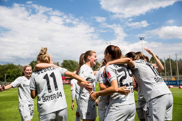 FLYERALARM Frauen Fussball Bundesliga; Bayer 04 Leverkusen - 1. FC Koeln; 21.06.2020 Ivana Rudelic ( 25, Bayer 04 Leverkusen) trifft zum 1:0 - Jubel bei Bayer 04 Leverkusen FLYERALARM Frauen Fussball Bundesliga, Bayer 04 Leverkusen - 1. FC Koeln, Leverkusen, Jugendfußball-Zentrum Kurtekotten DFL REGULATIONS PROHIBIT ANY USE OF PHOTOGRAPHS AS IMAGE SEQUENCES AND OR QUASI-VIDEO. Copyright: xBEAUTIFULxSPORTS Wunderlx