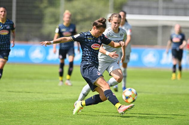 Sabrina Horvat (Köln, 3) klärt vor Dora Zeller (B04, 19), 21.06.2020, Köln (Deutschland), Fussball, Flyeralarm Frauen-Bundesliga, Bayer 04 Leverkusen - 1.FC Köln, DFB DFL REGULATIONS PROHIBIT ANY USE OF PHOTOGRAPHS AS IMAGE SEQUENCES AND OR QUASI-VIDEO.