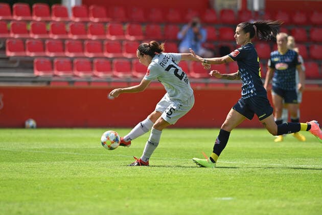 Ivana Rudelic (B04, 25) Torschuss, 21.06.2020, Köln (Deutschland), Fussball, Flyeralarm Frauen-Bundesliga, Bayer 04 Leverkusen - 1.FC Köln, DFB DFL REGULATIONS PROHIBIT ANY USE OF PHOTOGRAPHS AS IMAGE SEQUENCES AND OR QUASI-VIDEO.