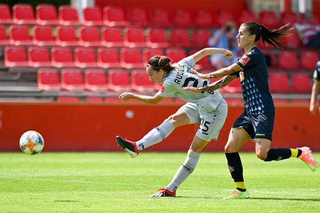 Ivana Rudelic (B04, 25) Torschuss, 21.06.2020, Köln (Deutschland), Fussball, Flyeralarm Frauen-Bundesliga, Bayer 04 Leverkusen - 1.FC Köln, DFB DFL REGULATIONS PROHIBIT ANY USE OF PHOTOGRAPHS AS IMAGE SEQUENCES AND OR QUASI-VIDEO.