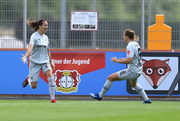 21.06.2020 - Fußball, Frauen Bundesliga, 2019 2020, 21. Spieltag, Bayer 04 Leverkusen - 1. FC Köln: (L-R) Torjubel zum 2:0 durch Ivana Rudelic (Leverkusen), Ann-Kathrin Vinken (Leverkusen) DFB REGULATIONS PROHIBIT ANY USE OF PHOTOGRAPHS AS IMAGE SEQUENCES AND OR QUASI-VIDEO. Foto: Noah Wedel Köln Nordrhein-Westfalen Deutschland Jugendfußball-Zentrum Kurtekotten