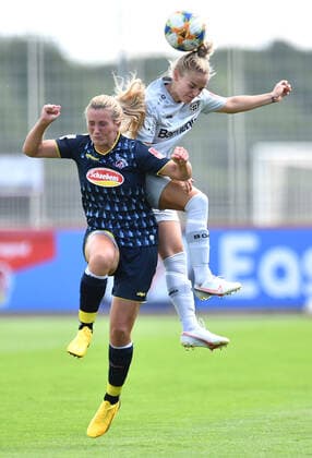 21.06.2020 - Fußball, Frauen Bundesliga, 2019 2020, 21. Spieltag, Bayer 04 Leverkusen - 1. FC Köln: (L-R) Rachel Rinast (Köln), Lena Uebach (Leverkusen) DFB REGULATIONS PROHIBIT ANY USE OF PHOTOGRAPHS AS IMAGE SEQUENCES AND OR QUASI-VIDEO. Foto: Noah Wedel Köln Nordrhein-Westfalen Deutschland Jugendfußball-Zentrum Kurtekotten