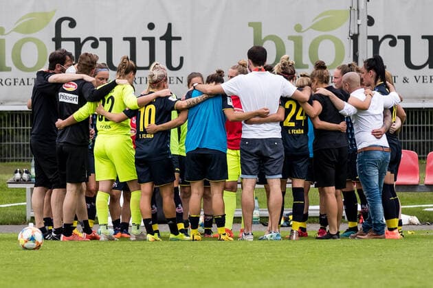 FLYERALARM Frauen Fussball Bundesliga; Bayer 04 Leverkusen - 1. FC Koeln; 21.06.2020 Der 1. FC Koeln nach Spielende FLYERALARM Frauen Fussball Bundesliga, Bayer 04 Leverkusen - 1. FC Koeln, Leverkusen, Jugendfußball-Zentrum Kurtekotten DFL REGULATIONS PROHIBIT ANY USE OF PHOTOGRAPHS AS IMAGE SEQUENCES AND OR QUASI-VIDEO. Copyright: xBEAUTIFULxSPORTS Wunderlx
