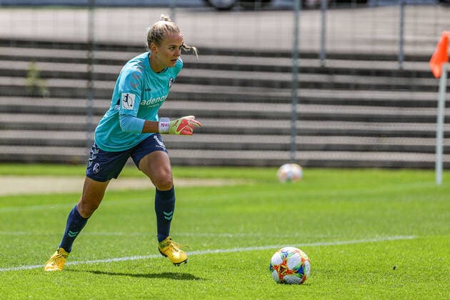 Flyeralarm Frauen-Bundesliga 21.Spieltag - 19 20 - SC Freiburg - SGS Essen - 21-06-2020 Merle Frohms (SC Freiburg 1) am Ball, Flyeralarm Frauen-Bundesliga Fussballspiel, SC Freiburg - SGS Essen, am Sonntag, den 21. Juni 2020 Moeslestadion in Freiburg (Deutschland). Copyright: xBEAUTIFULxSPORTS G.xHubbsx