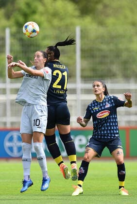 21.06.2020 - Fußball, Frauen Bundesliga, 2019 2020, 21. Spieltag, Bayer 04 Leverkusen - 1. FC Köln: (L-R) Milena Nikolic (Leverkusen), Peggy Nietgen (Köln), Francesca Calo (Köln) DFB REGULATIONS PROHIBIT ANY USE OF PHOTOGRAPHS AS IMAGE SEQUENCES AND OR QUASI-VIDEO. Foto: Noah Wedel Köln Nordrhein-Westfalen Deutschland Jugendfußball-Zentrum Kurtekotten