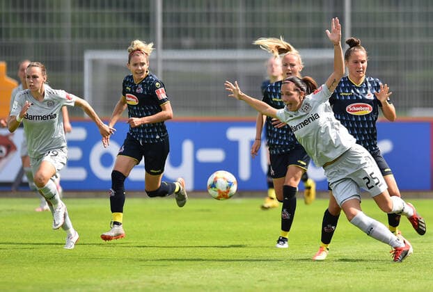 21.06.2020 - Fußball, Frauen Bundesliga, 2019 2020, 21. Spieltag, Bayer 04 Leverkusen - 1. FC Köln: (M-R) Ivana Rudelic (Leverkusen), Carolin Schraa (Köln) DFB REGULATIONS PROHIBIT ANY USE OF PHOTOGRAPHS AS IMAGE SEQUENCES AND OR QUASI-VIDEO. Foto: Noah Wedel Köln Nordrhein-Westfalen Deutschland Jugendfußball-Zentrum Kurtekotten