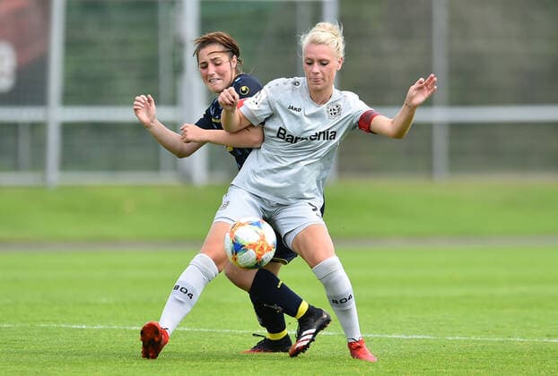 21.06.2020 - Fußball, Frauen Bundesliga, 2019 2020, 21. Spieltag, Bayer 04 Leverkusen - 1. FC Köln: (V-H) Merle Barth (Leverkusen), Karoline Kohr (Köln) DFB REGULATIONS PROHIBIT ANY USE OF PHOTOGRAPHS AS IMAGE SEQUENCES AND OR QUASI-VIDEO. Foto: Noah Wedel Köln Nordrhein-Westfalen Deutschland Jugendfußball-Zentrum Kurtekotten