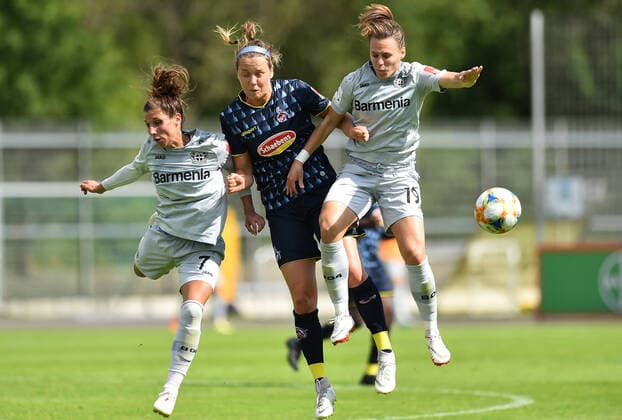 21.06.2020 - Fußball, Frauen Bundesliga, 2019 2020, 21. Spieltag, Bayer 04 Leverkusen - 1. FC Köln: (L-R) Jessica Wich (Leverkusen), Sonja Giraud (Köln), Dora Zeller (Leverkusen) DFB REGULATIONS PROHIBIT ANY USE OF PHOTOGRAPHS AS IMAGE SEQUENCES AND OR QUASI-VIDEO. Foto: Noah Wedel Köln Nordrhein-Westfalen Deutschland Jugendfußball-Zentrum Kurtekotten