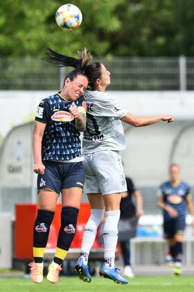 21.06.2020 - Fußball, Frauen Bundesliga, 2019 2020, 21. Spieltag, Bayer 04 Leverkusen - 1. FC Köln: (L-R) Peggy Nietgen (Köln), Milena Nikolic (Leverkusen) DFB REGULATIONS PROHIBIT ANY USE OF PHOTOGRAPHS AS IMAGE SEQUENCES AND OR QUASI-VIDEO. Foto: Noah Wedel Köln Nordrhein-Westfalen Deutschland Jugendfußball-Zentrum Kurtekotten