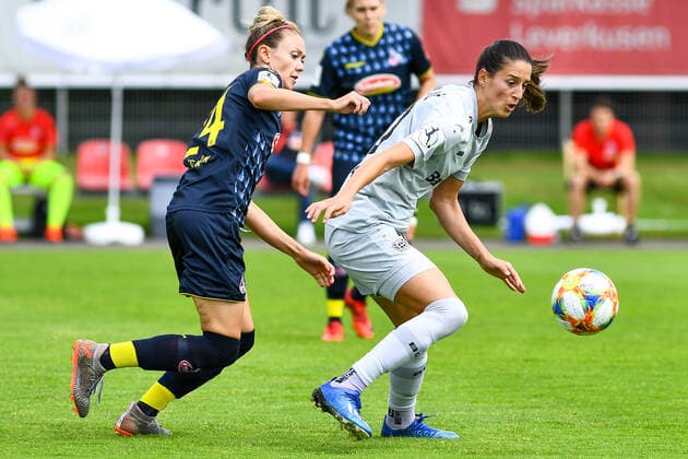 Theresa Gosch (Köln, 24), Ivana Rudelic (B04, 25), Zweikampf, Duell, duel, tackle, tackling, Dynamik, Action, Aktion, 21.06.2020, Leverkusen (Deutschland), Fussball, Flyeralarm Frauen-Bundesliga, Bayer 04 Leverkusen - 1. FC Köln, DFB DFL REGULATIONS PROHIBIT ANY USE OF PHOTOGRAPHS AS IMAGE SEQUENCES AND OR QUASI-VIDEO.
