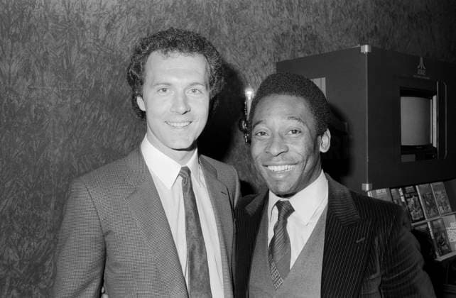 Pele Pele, brasilianischer Fußballspieler, mit Franz Beckenbauer in der Atari Deutschland Firmenzentrale in Hamburg, Deutschland 1981. Brazilian football player Pele with Franz Beckenbauer at Atari Headquarters at Hamburg, Germany 1981., Hamburg Hamburg Deutschland Copyright: HelmutxReiss UnitedArchives832000743 EDITORIAL USE ONLY Pele Pele, brasilianischer Fußballspieler, mit Franz Beckenbauer in der Atari Deutschland Firmenzentrale in Hamburg, Deu *** Pele Pele, Brazilian football player, with Franz Beckenbauer at Atari Deutschland Headquarters in Hamburg, Germany 1981 Brazilian football player Pele with Franz Beckenbauer at Atari Headquarters at Hamburg, Germany 1981 , Hamburg Hamburg Hamburg Deutschland Copyright HelmutxReiss UnitedArchives832000743 EDITORIAL USE ONLY Pele Pele Pele, Brazilian football player, with Franz Beckenbauer at Atari Deutschland Headquarters in Hamburg, Germany 1981 , Hamburg Hamburg Hamburg Deutschland Copyright HelmutxReiss UnitedArchives832000743 EDITORIAL USE ONLY Pele Pele Pele, Brazilian football player, with Franz Beckenbauer at Atari Deutschland Headquarters in Hamburg, Germany imago images 101720773