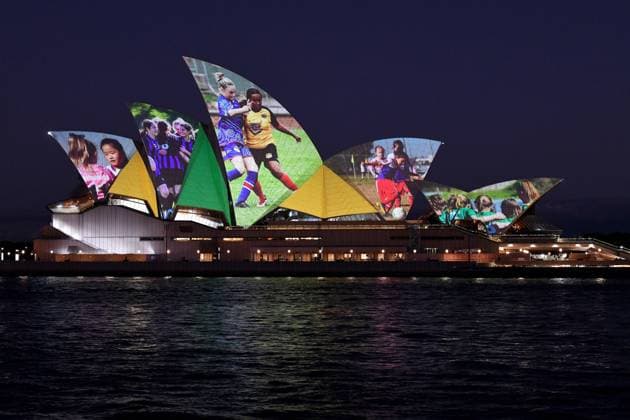 Bilder des Jahres 2020, Sport 06 Juni Sport Themen der Woche KW26 FIFA WOMEN S WORLD CUP 2023 CELEBRATION, The Sydney Opera House is illuminated in support of Australia and New Zealand?s joint bid to host the FIFA Women?s World Cup 2023, in Sydney, Thursday, June 25, 2020. ( NO ARCHIVING, EDITORIAL USE ONLY, NO USE IN BOOKS WITHOUT CONSENT SYDNEY NSW AUSTRALIA  Copyright: xBIANCAxDExMARCHIx 20200625001476230033
