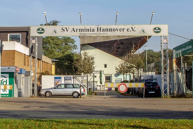 Eingang vom Rodulf-Kalweit-Stadion vom SV Arminia Hannover - gesehen am 31.10.2019 in Hannover Bult