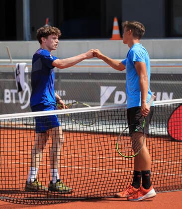 L-R. Philip Florig gratuliert dem Sieger Niklas Guttau, Tannenhof Resort German Men s Series, DTB German Pro Series, TennisBase, Oberhaching-Muenchen. - Tannenhof Resort German Men s Series - - TennisBase - Oberhaching-Muenchen - Bayern - Germany - 26 June 2020. Copyright: xJuergenxHasenkopfx