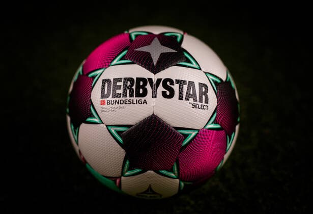 Düsseldorf, 26.06.2020 Der Bundesliga Ball Derbystar Bundesliga Brillant APS V20 2020 21 Spielball