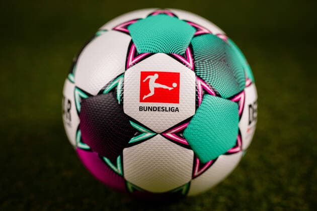 Düsseldorf, 26.06.2020 Der Bundesliga Ball Derbystar Bundesliga Brillant APS V20 2020 21 Spielball
