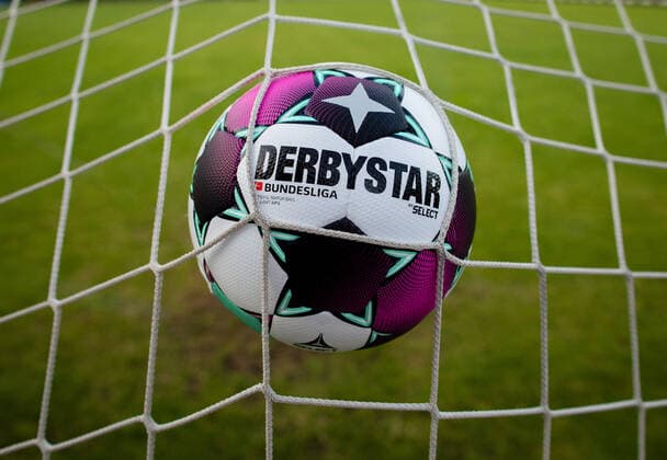 Düsseldorf, 26.06.2020 Der Bundesliga Ball Derbystar Bundesliga Brillant APS V20 2020 21 Spielball